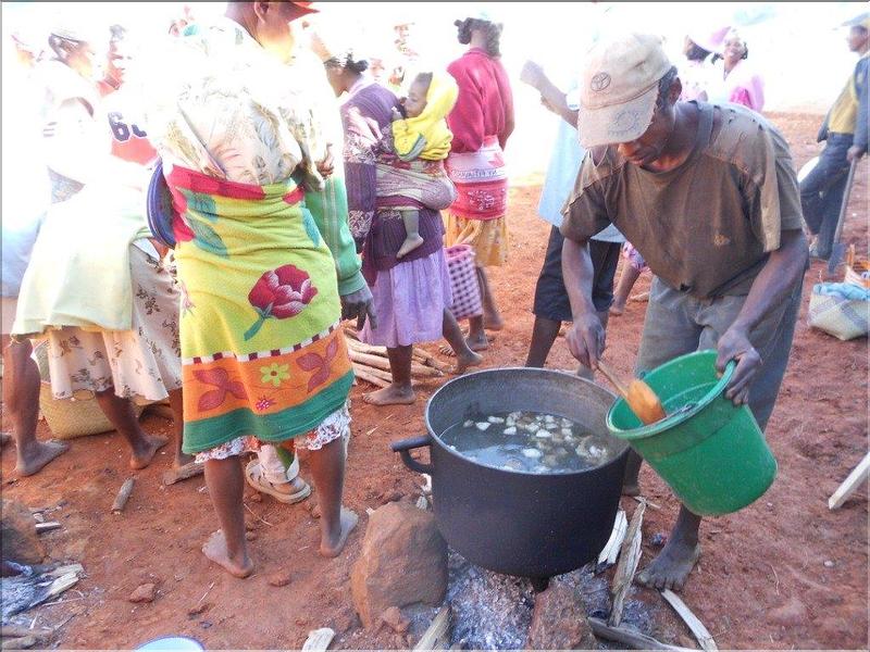 Babakoto_Repas_a_l'ecole_2013_5