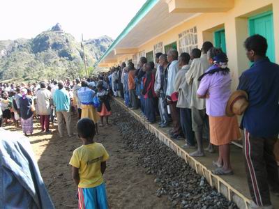 Inauguration de l'�cole d'Antetezandrota.