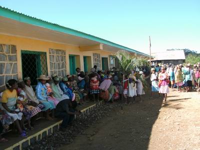 Inauguration de l'�cole d'Antetezandrota.